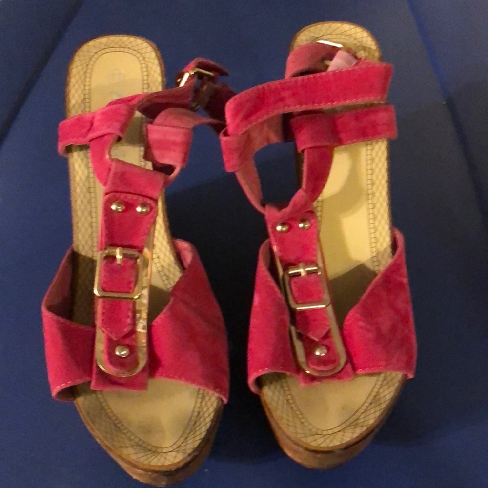 Fuschia platform sandal